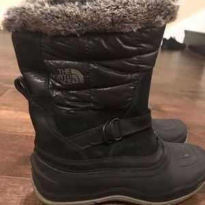 Black North Face boots